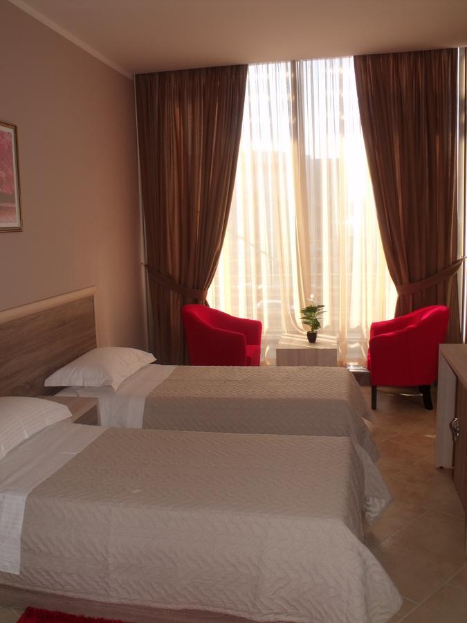 Hotel Terminal Tirana Exterior photo