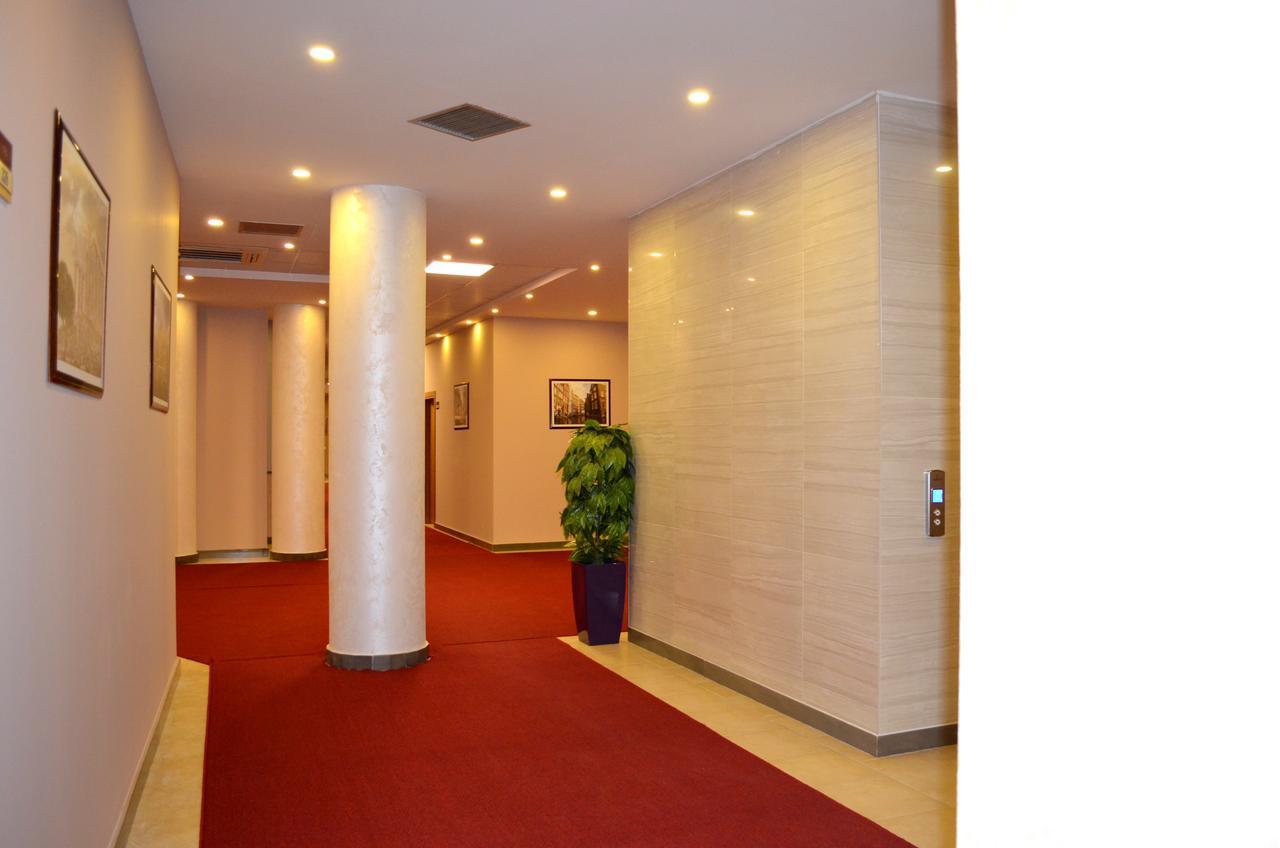 Hotel Terminal Tirana Exterior photo
