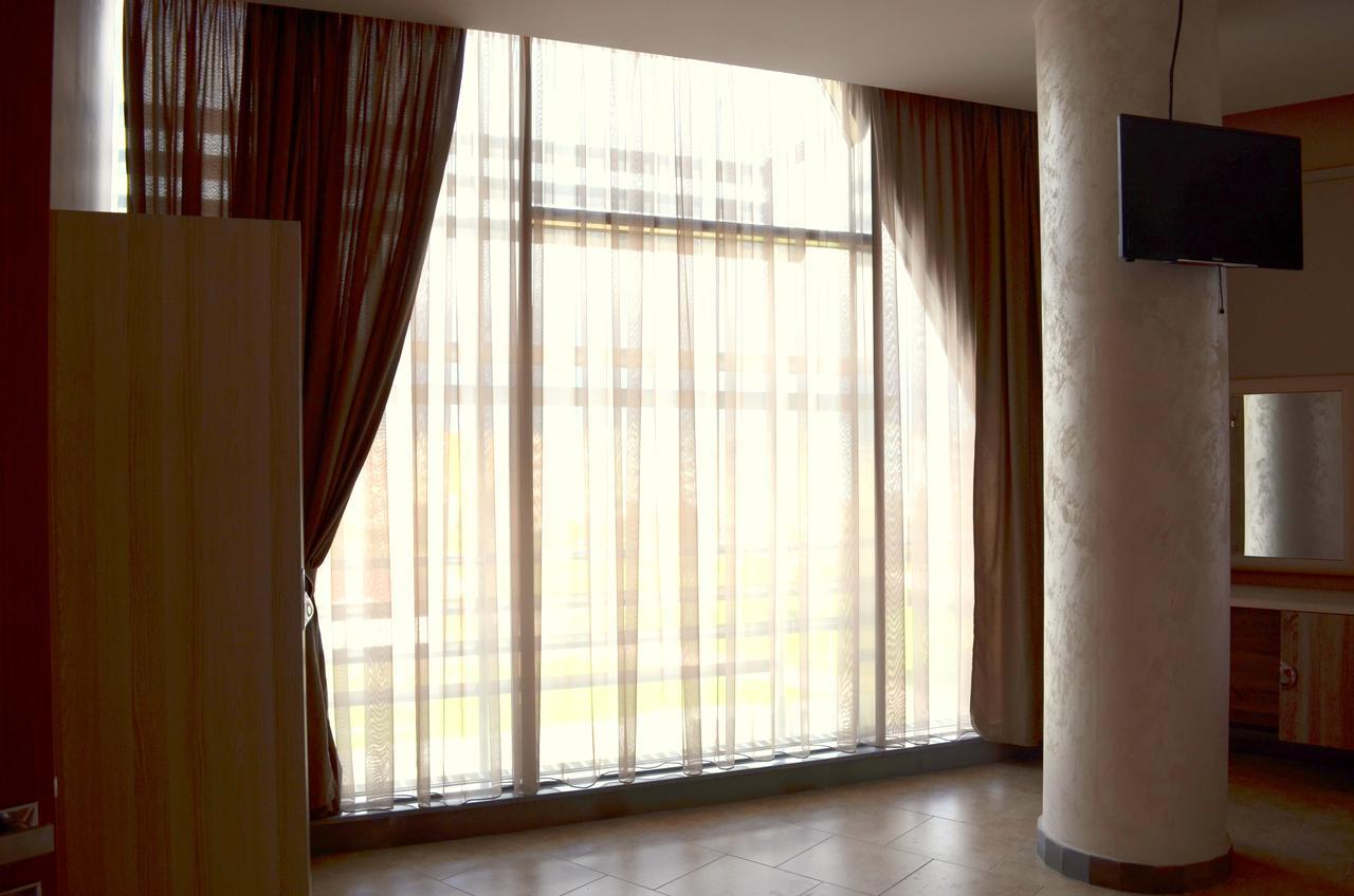 Hotel Terminal Tirana Exterior photo
